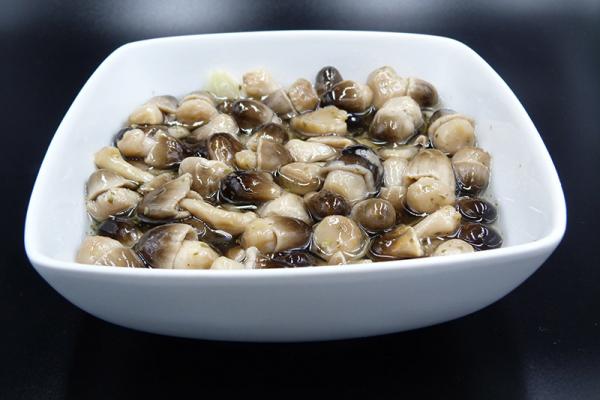 Funghi di muschio in agrodolce